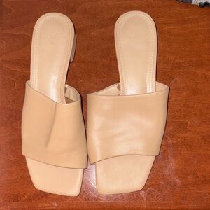 H&M Women's Tan Heeled 1/2 block heel shoes